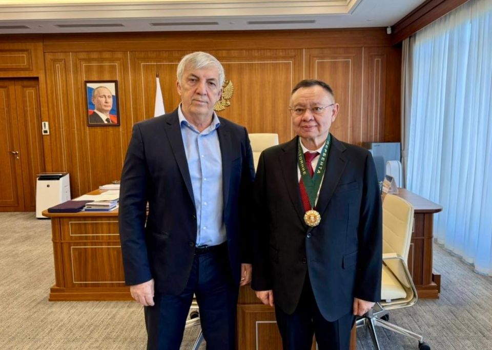 Сегодня состоялось вручение награды «Достояние Дербента» за неоценимый вклад в развитие и поддержку нашего древнего города министру строительства и жилищно-коммунального хозяйства Российской Федерации Иреку Энваровичу...