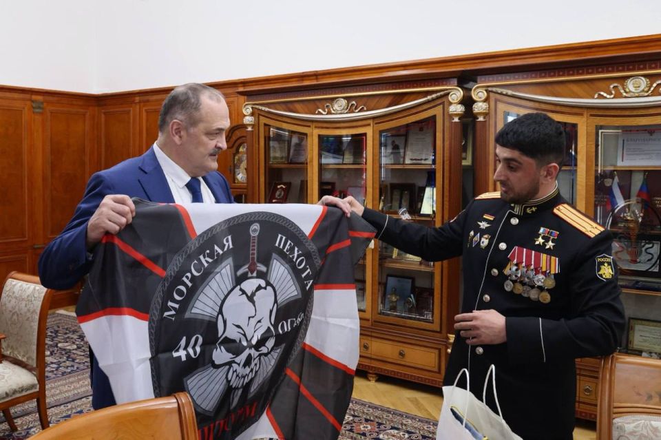 В Махачкале прошла встреча главы Дагестана Сергея Меликова с Героем России Хантемиром Султановым