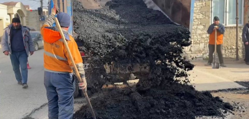 Ямочные ремонты также продолжились на улицах Хизроева и Юсупова