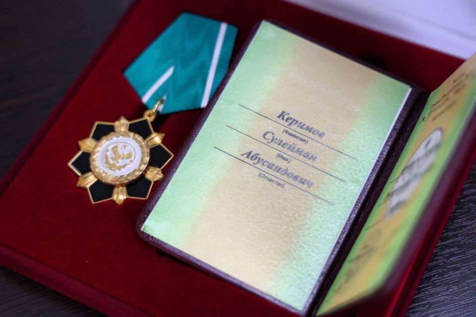 За заслуги перед республикой, активную благотворительную и общественную деятельность Сулейман Керимов награжден орденом Почета Республики Дагестан I степени