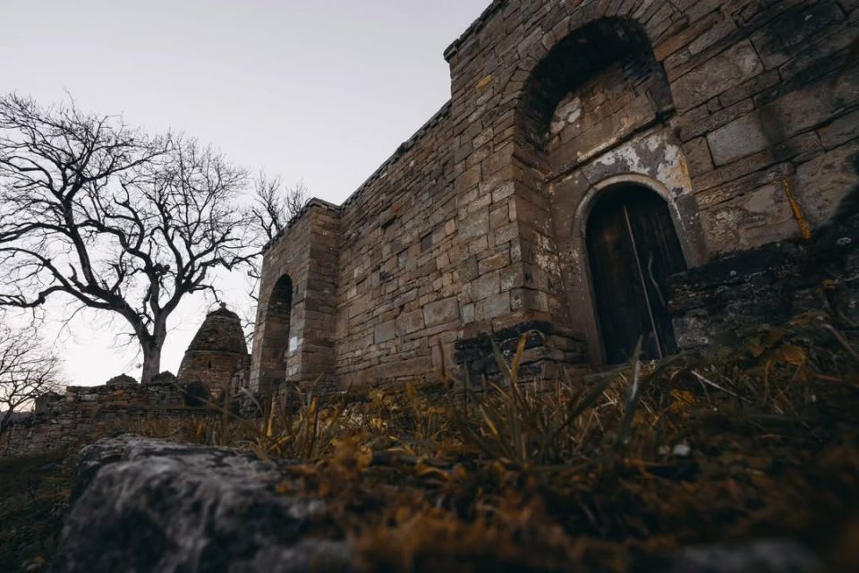 Кала-Корейш — древнее селение в нескольких километрах от Кубачи, которое когда-то было столицей Кайтагского уцмийства