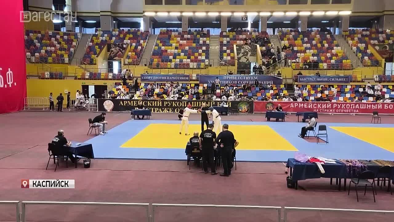 В Каспийске во Дворце спорта и молодёжи имени Али Алиева прошло Первенство Дагестана по армейскому рукопашному бою, посвящённое памяти ветерана ВОВ, видного государственного деятеля, Асадулы Чеэрова