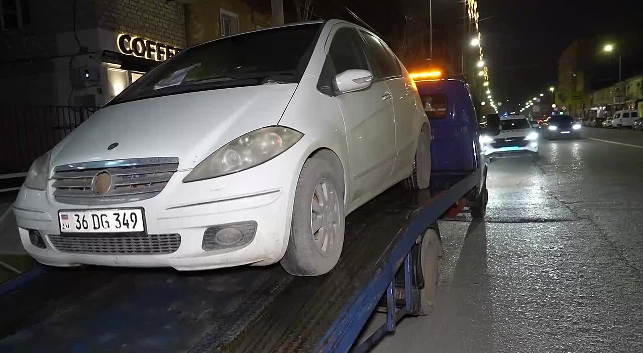 В Махачкале продолжается работа по выявлению и эвакуации брошенных и разукомплектованных автомобилей с улиц и дворов