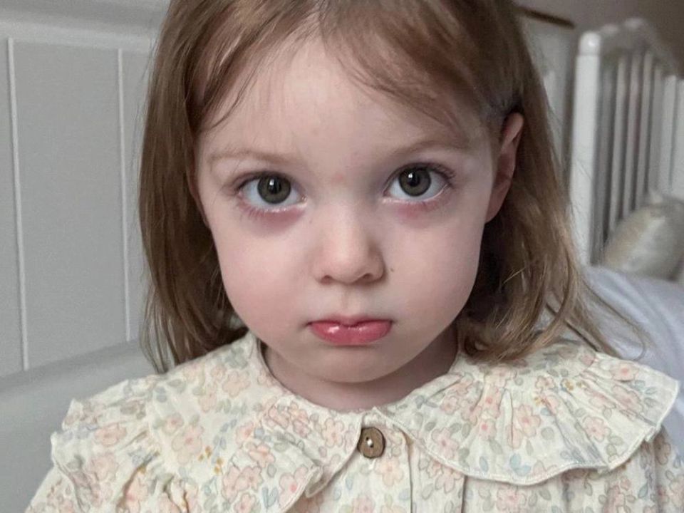 Двухлетней Амалии из Дагестана срочно нужна помощь на реабилитацию после полиомиелита