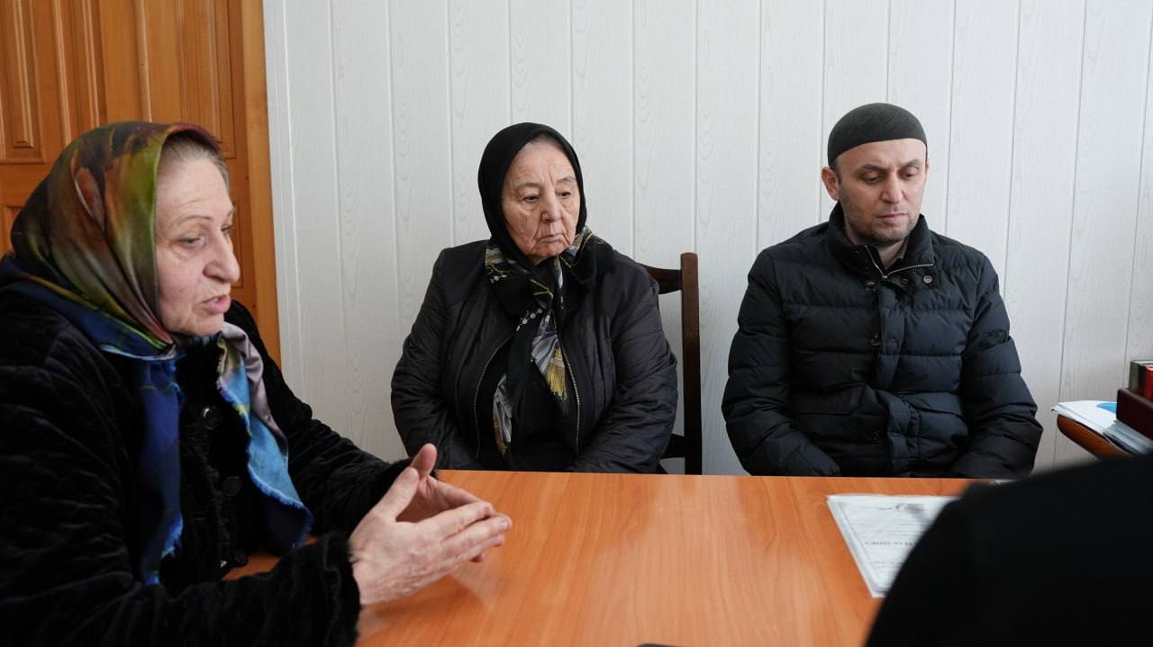 В Администрации Хасавюрта состоялся еженедельный приём граждан В Администрации Хасавюрта состоялся еженедельный приём граждан