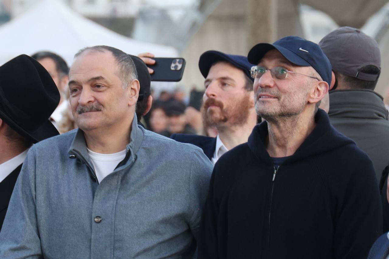 От имени Министерства транспорта и дорожного хозяйства Республики Дагестан и от себя лично искренне поздравляю Сулеймана Абусаидовича Керимова с 60-летним юбилеем!