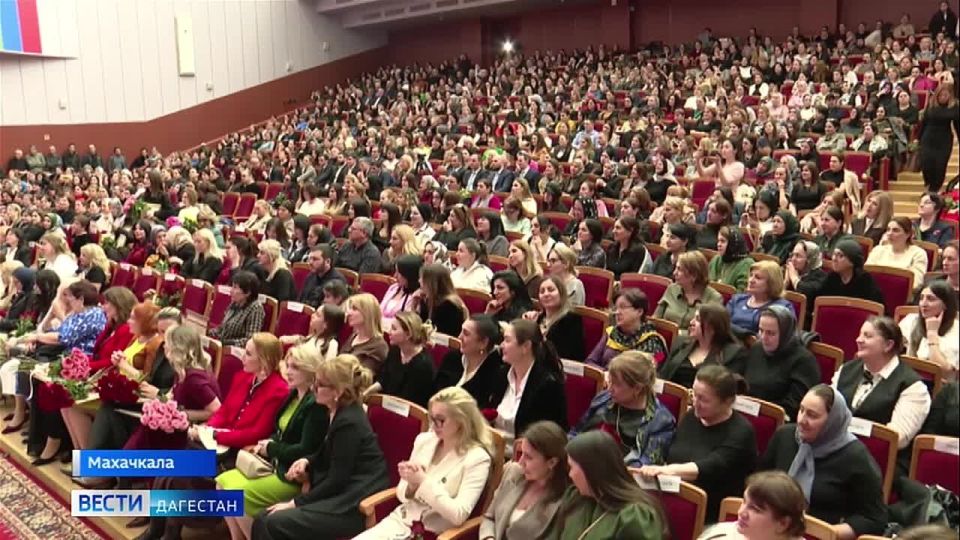 В Махачкале прошел праздничный концерт, приуроченный к международному женскому дню