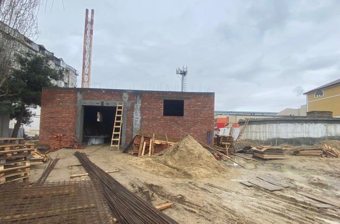 В Каспийске продолжается капремонт насосной станции