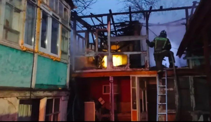 Частный дом загорелся в Буйнакске