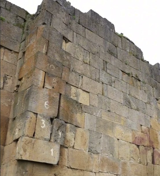 В Дербенте выявили аварийное состояние одной из башен древнейшей крепостной стены В Дербенте выявили аварийное состояние одной из башен древнейшей крепостной стены