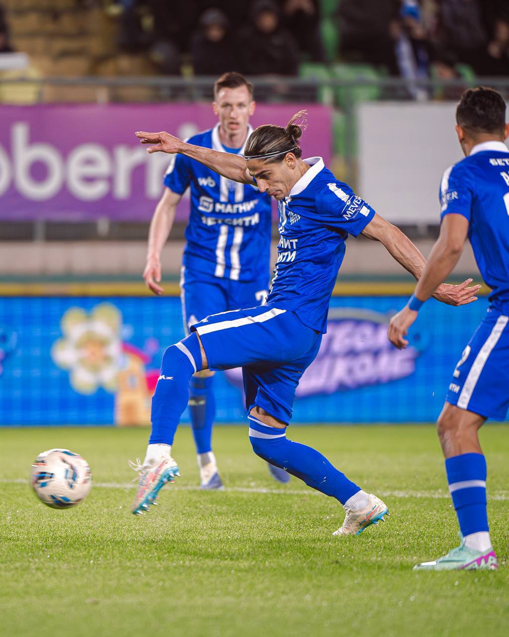 Футболисты «Динамо Махачкала» победили соперников из «Оренбурга» со счетом 1:0