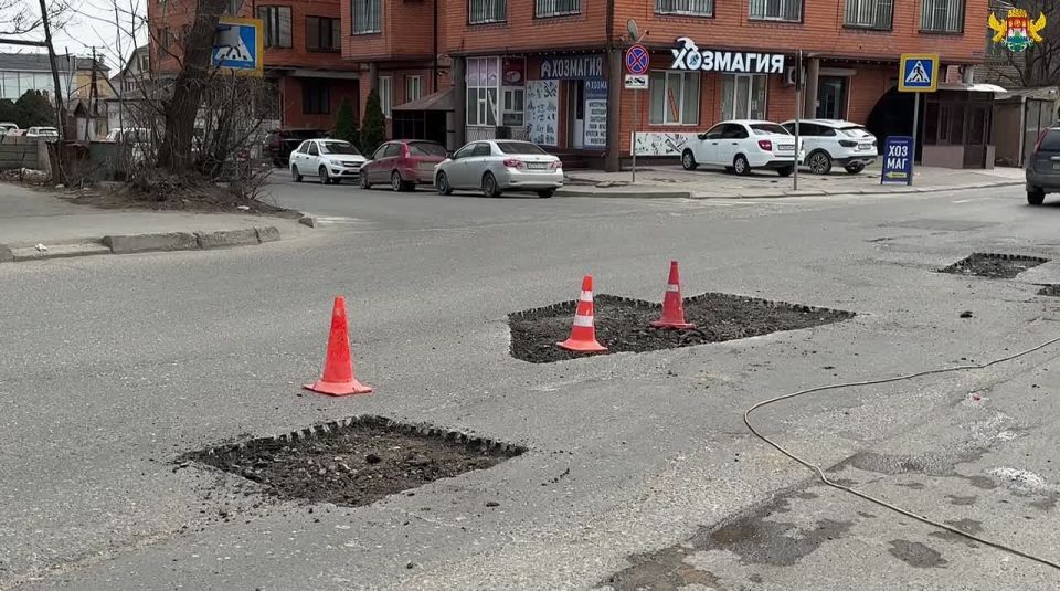 Активные дорожные работы развернулись и на улице Чеэрова: специалисты готовят основание под новый асфальт