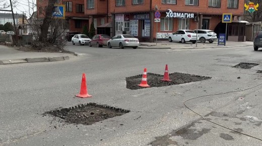 Активные дорожные работы развернулись и на улице Чеэрова: специалисты готовят основание под новый асфальт