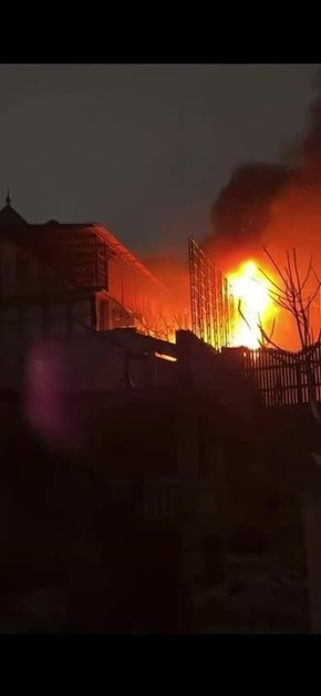 В Махачкале на Левина горит частный дом