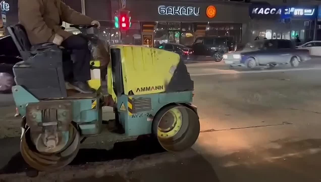 Работы по ямочному ремонту в Махачкале продолжаются и в ночное время