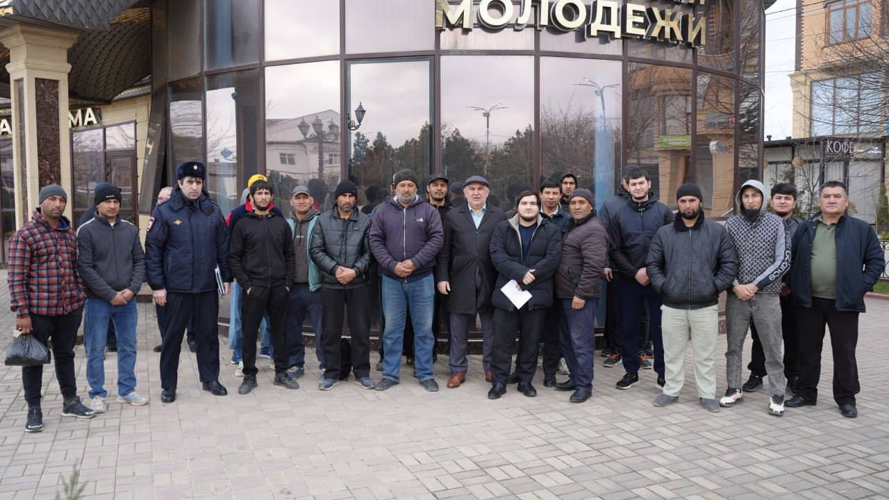 В Хасавюрте состоялась встреча с иностранными гражданами из центральноазиатских стран В Хасавюрте состоялась встреча с иностранными гражданами из центральноазиатских стран