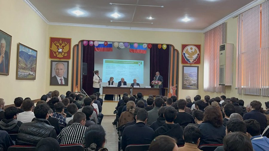 Честный разговор о будущем: вице-премьер Дагестана ответил на вопросы студентов АДК Честный разговор о будущем: вице-премьер Дагестана ответил на вопросы студентов АДК