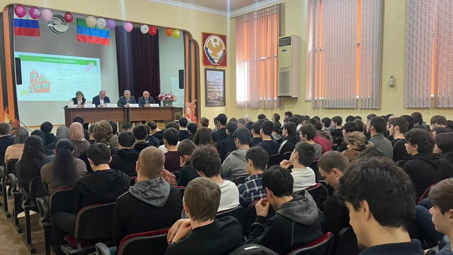 Честный разговор о будущем: вице-премьер Дагестана ответил на вопросы студентов АДК Честный разговор о будущем: вице-премьер Дагестана ответил на вопросы студентов АДК