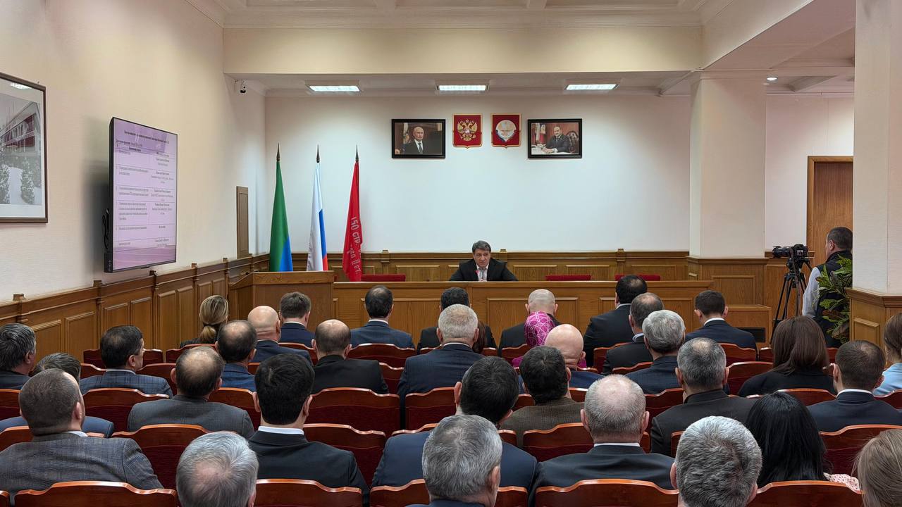 Эмилия Шахабутиновна: В столице прошло аппаратное совещание под председательством мэра Эмилия Шахабутиновна: В столице прошло аппаратное совещание под председательством мэра