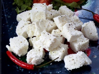 Как приготовить нежный сыр из кефира: простой рецепт на каждый день