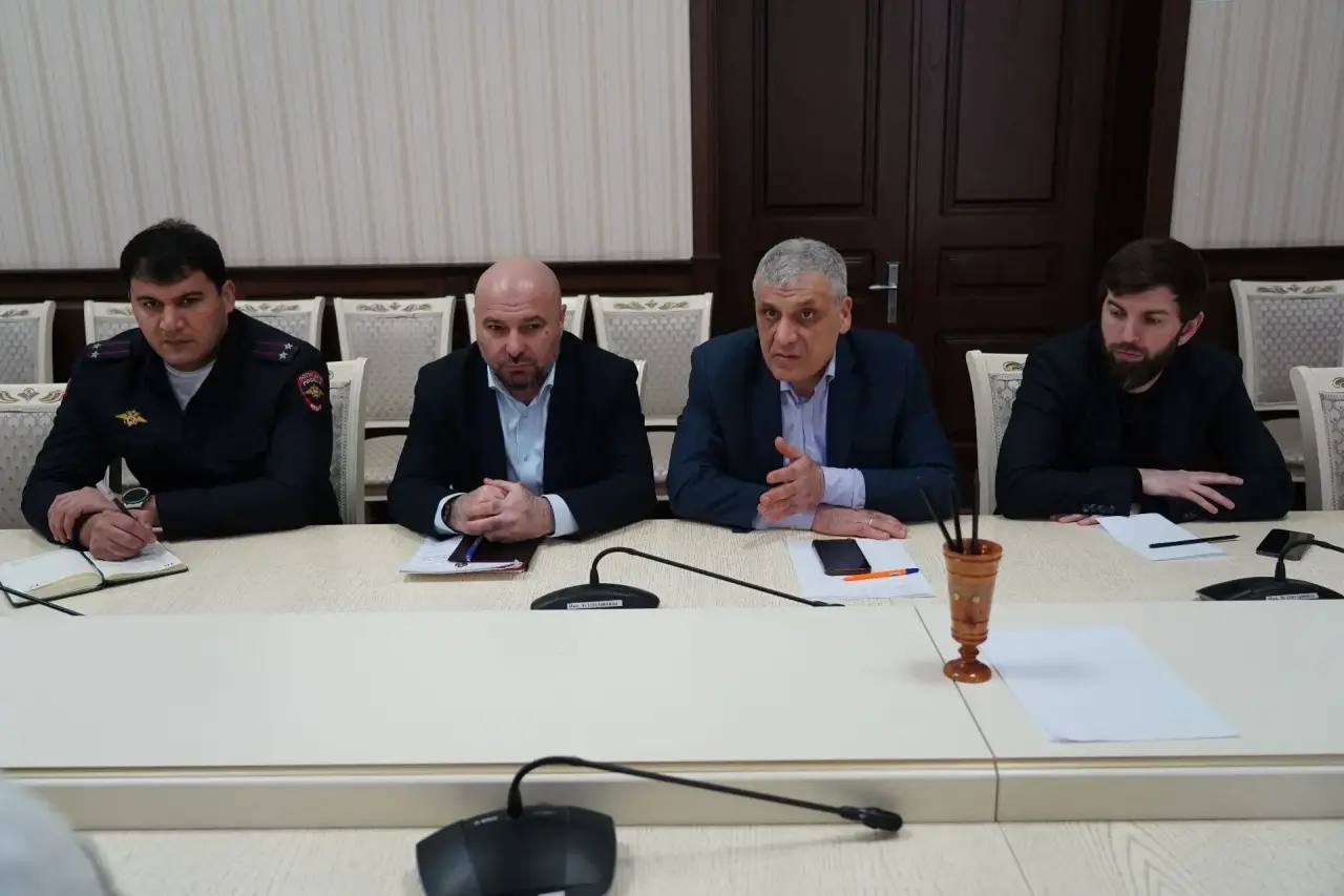 В преддверии Ураза-байрама в администрации Дербента состоялось совещание по вопросам обеспечения безопасности в праздничные дни В преддверии Ураза-байрама в администрации Дербента состоялось совещание по вопросам обеспечения безопасности в праздничные дни