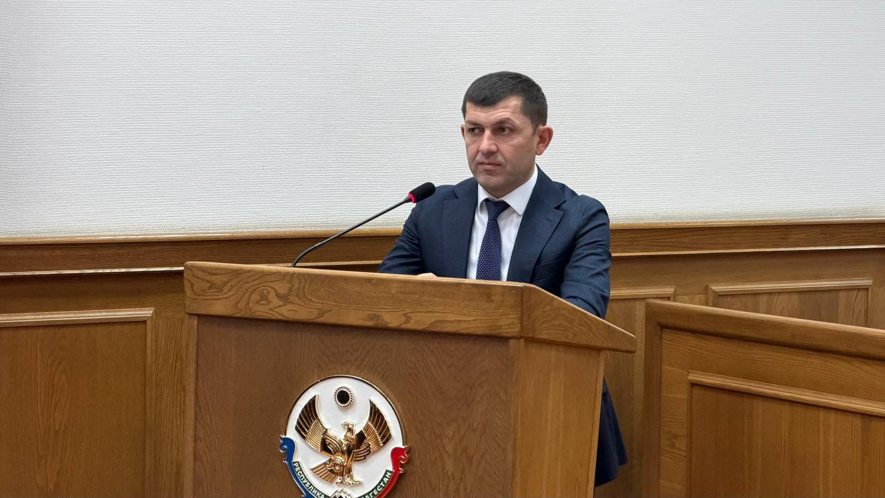 В Махачкале продолжается работа по выявлению и эвакуации брошенных и разукомплектованных транспортных средств