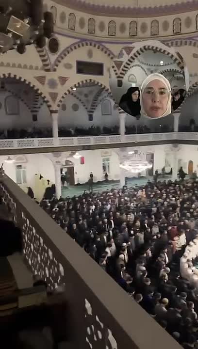 Центральная Джума-мечеть г. Махачкалы. Тут проходит Шазалийское хатму, в честь священной ночи Лайлат-уль-кадр