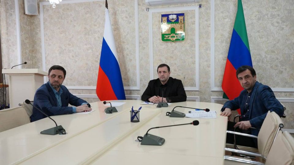 Корголи Корголиев принял участие в ежемесячном заседании Правительства РД