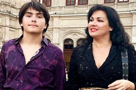 Анна Нетребко с гордостью отмечает 17-летие сына Тьяго