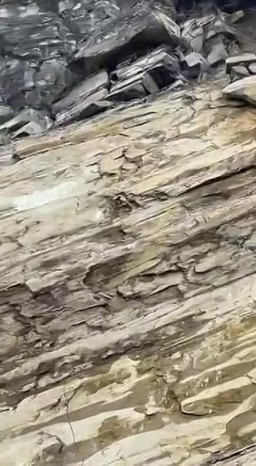 В горах Дагестана приостановлена расчистка дороги от обрушившихся скальных пород