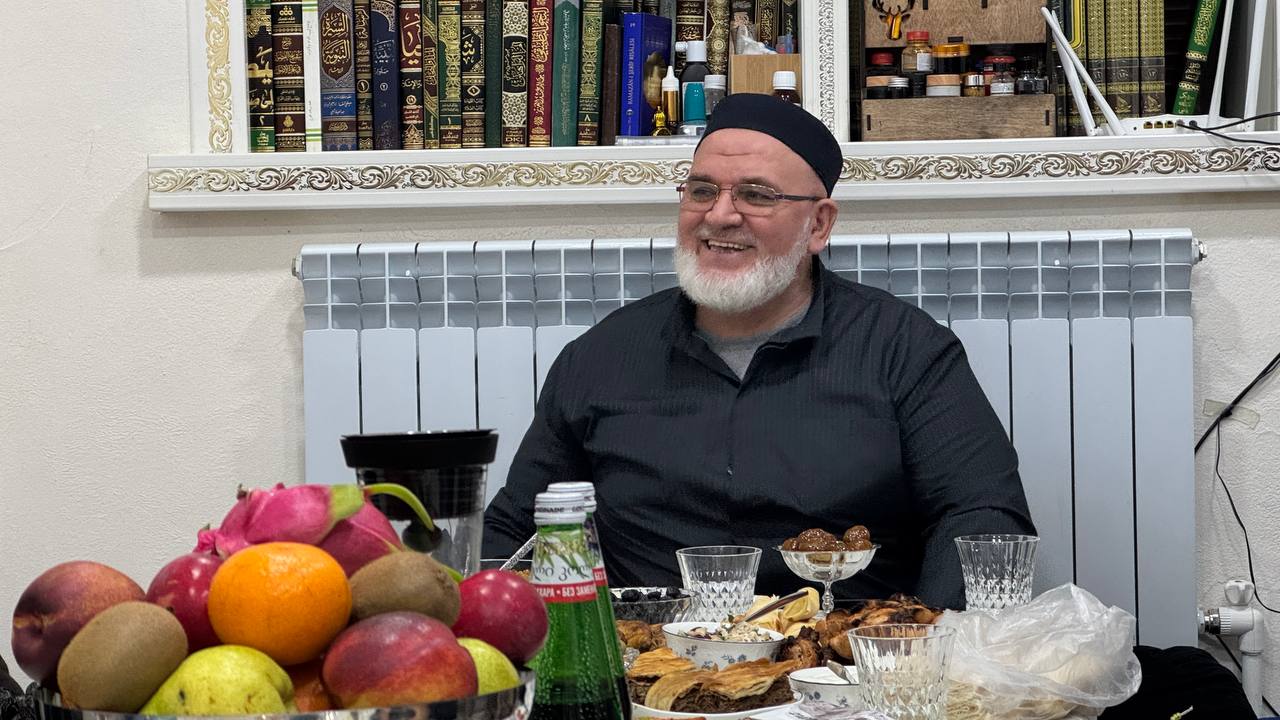 Ханлар Пашабеков: Поздравил имамов дербентских мечетей с праздником Ураза-байрам Ханлар Пашабеков: Поздравил имамов дербентских мечетей с праздником Ураза-байрам