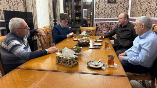 Ханлар Пашабеков: Посетил историческую Джума-мечеть Дербента и поздравил религиозную общину со светлым праздником Ураза-байрам