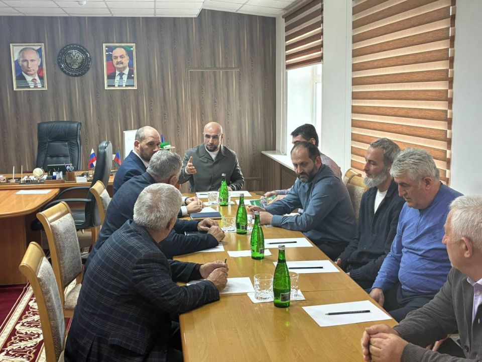Сегодня по поручению Главы Республики Дагестан Сергея Меликова и Председателя Правительства Дагестана Абдулмуслима Абдулмуслимова провел совещание в Кизлярском районе