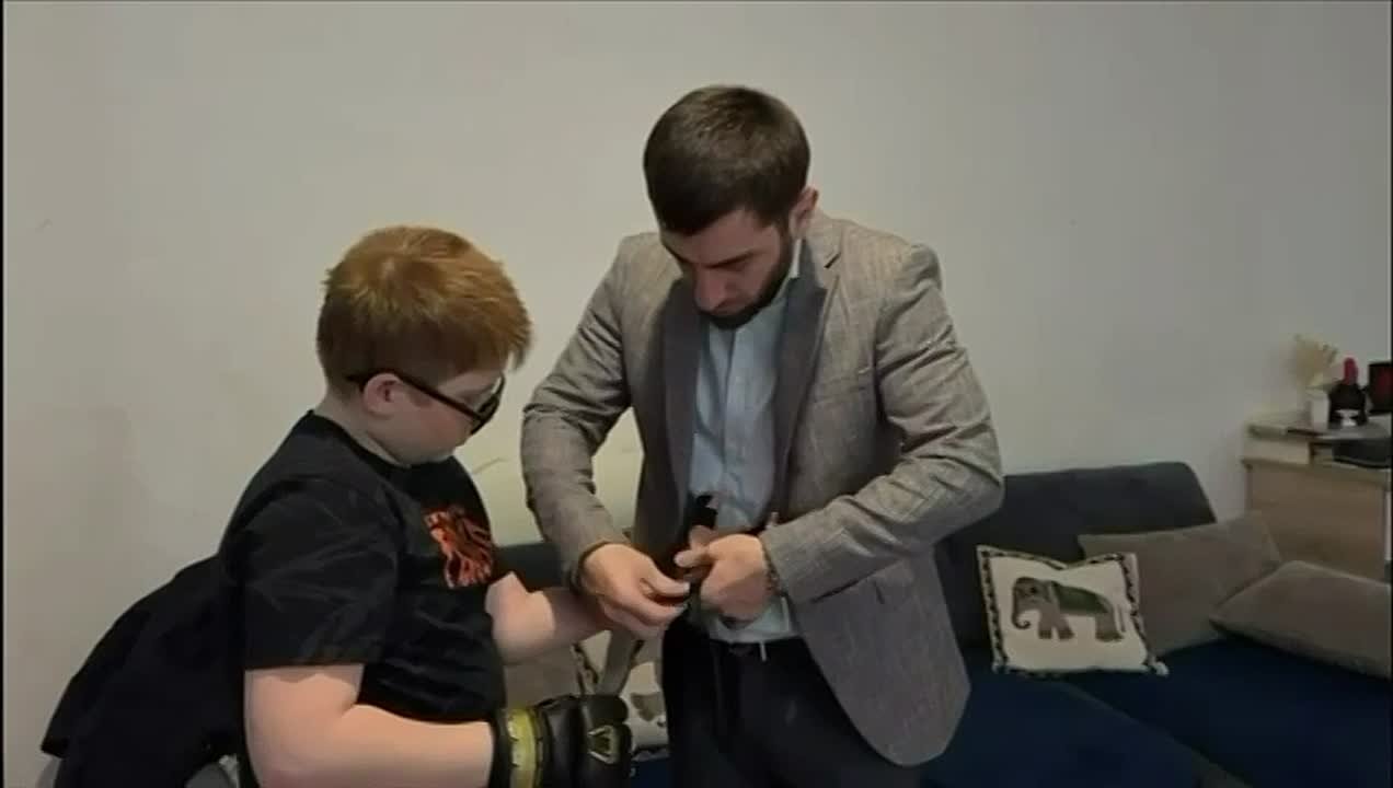 Депутат Хамзаев исполнил желание сына участника СВО