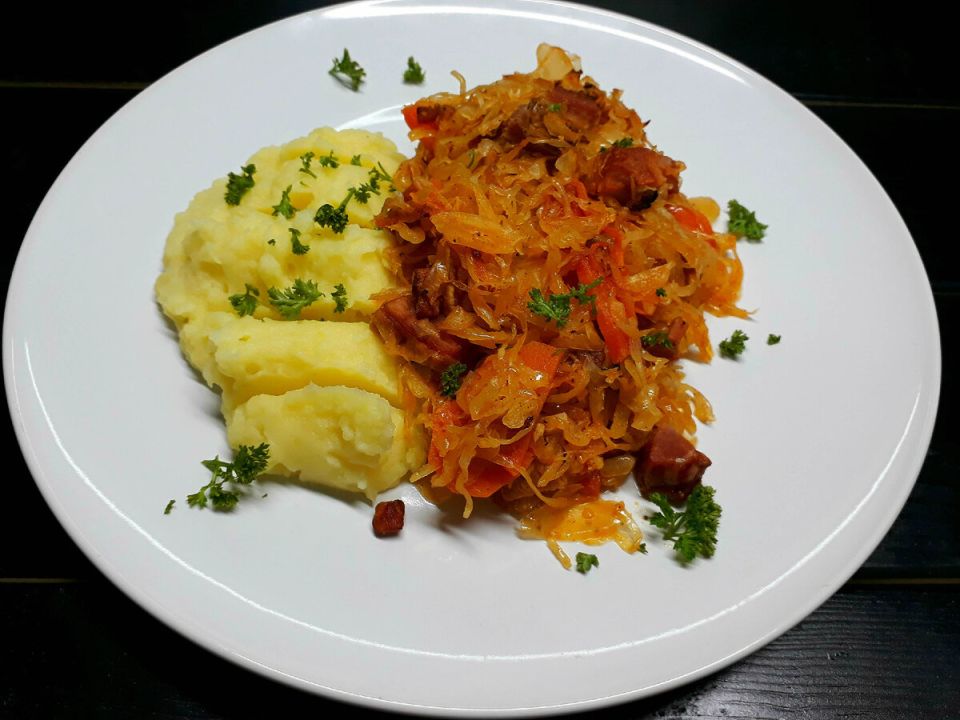 Капуста по-сербски: легкий и вкусный рецепт для осеннего стола