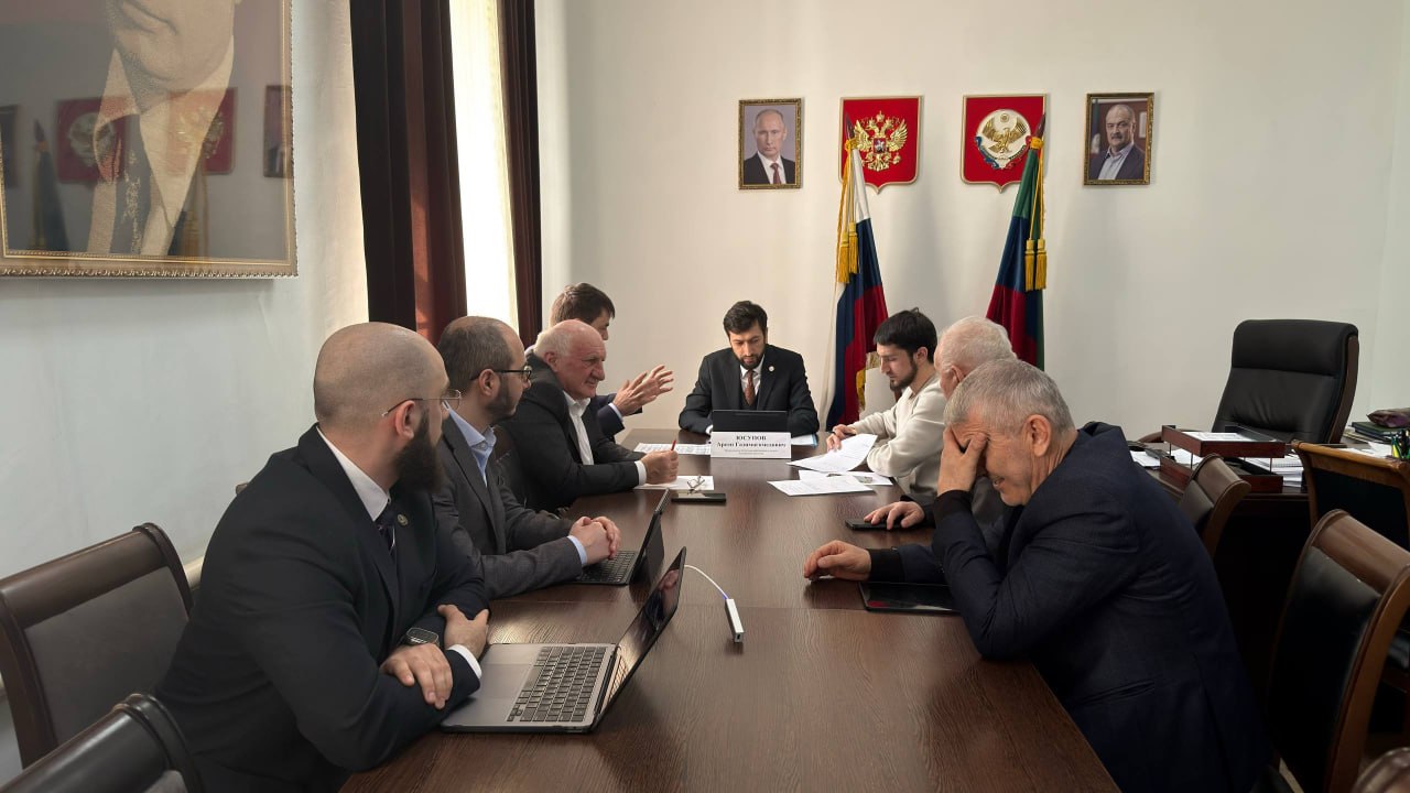 Руководитель Агентства информации и печати Дагестана Арсен Юсупов провел личный прием граждан в Карабудахкентском районе