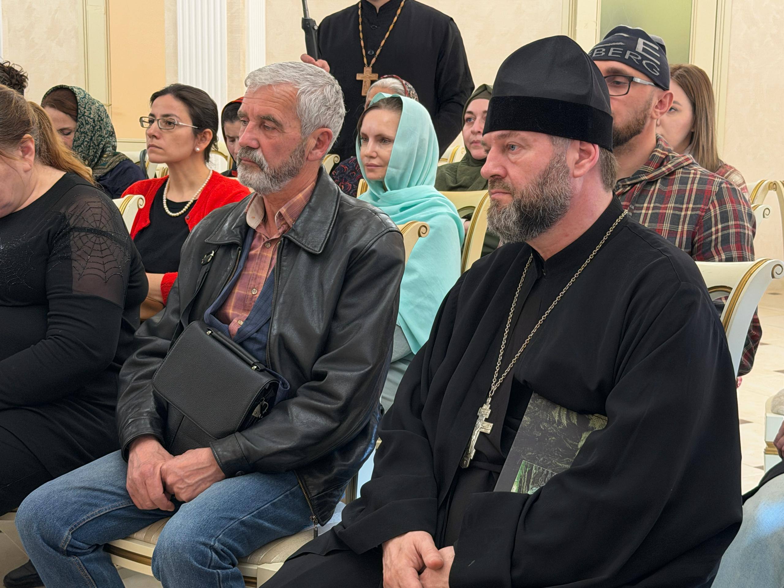 Эмин Мерданов и архиепископ Варлаам обсудили развитие религиозного туризма с представителями туристического сообщества Эмин Мерданов и архиепископ Варлаам обсудили развитие религиозного туризма с представителями туристического сообщества