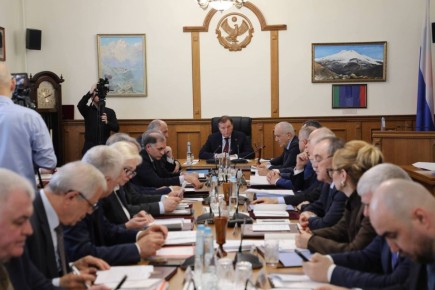 Абдулмуслим Абдулмуслимов встретился с депутатами парламента Дагестана перед отчетом о работе Правительства за 2025 год