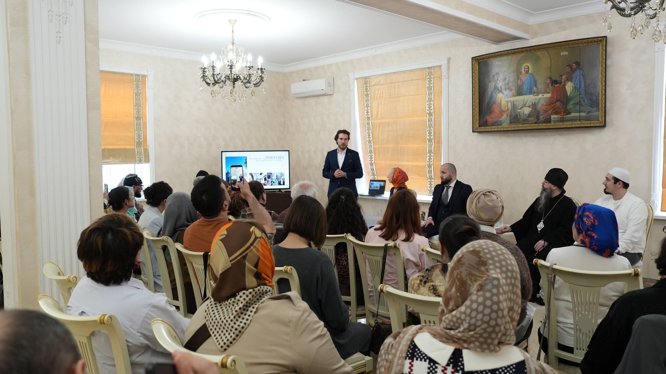 Эмин Мерданов и архиепископ Варлаам обсудили развитие религиозного туризма с представителями туристического сообщества Эмин Мерданов и архиепископ Варлаам обсудили развитие религиозного туризма с представителями туристического сообщества