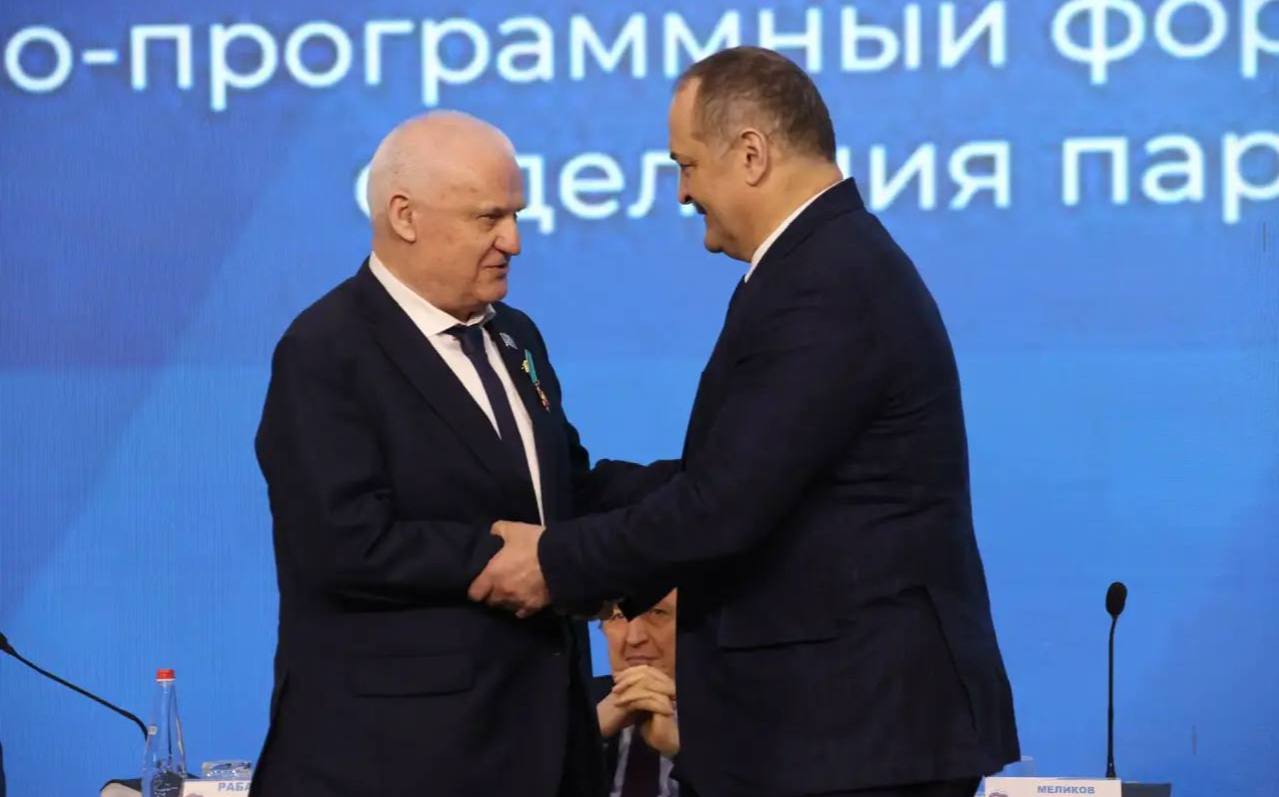 Депутаты парламента Дагестана отмечены государственными наградами Депутаты парламента Дагестана отмечены государственными наградами