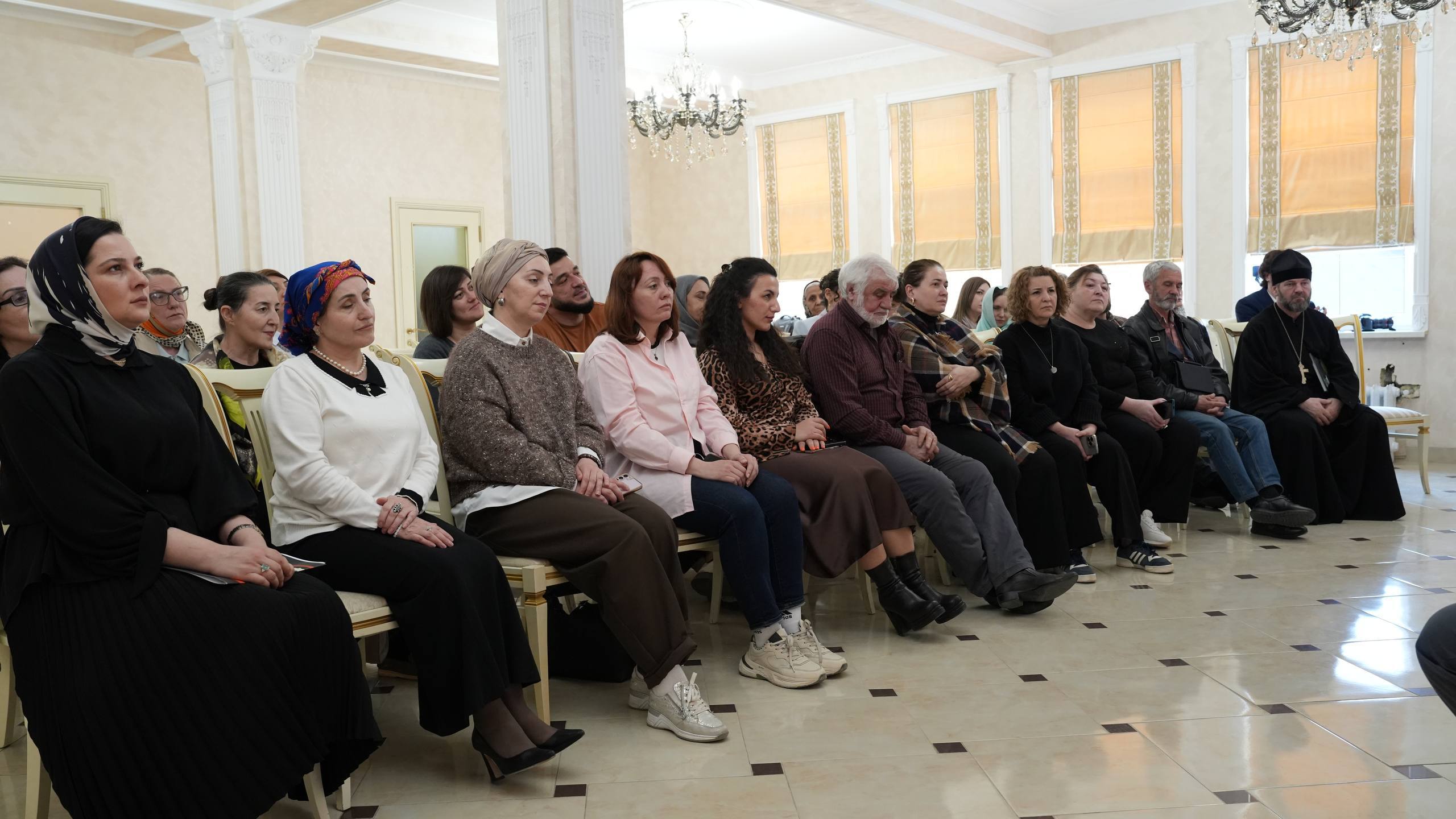 Эмин Мерданов и архиепископ Варлаам обсудили развитие религиозного туризма с представителями туристического сообщества Эмин Мерданов и архиепископ Варлаам обсудили развитие религиозного туризма с представителями туристического сообщества