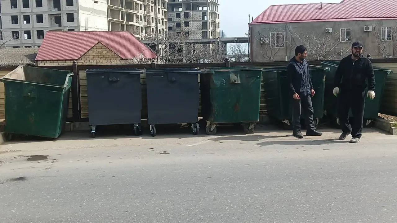 Сотрудники Горсервиса устанавливают в Дербенте 50 новых контейнеров для сбора твёрдых коммунальных отходов на действующих точках сбора ТКО Сотрудники Горсервиса устанавливают в Дербенте 50 новых контейнеров для сбора твёрдых коммунальных отходов на действующих точках сбора ТКО