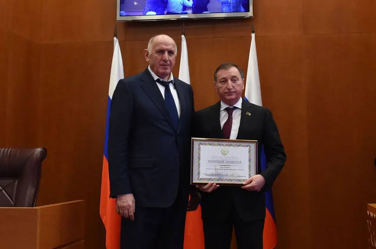 Заур Аскендеров отмечен Почетной грамотой Правительства РД Заур Аскендеров отмечен Почетной грамотой Правительства РД