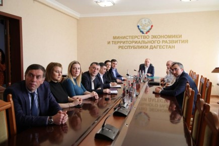 Коллектив Минэкономразвития Дагестана следит за трансляцией Отчета о результатах деятельности Правительства Республики Дагестан за 2025 год