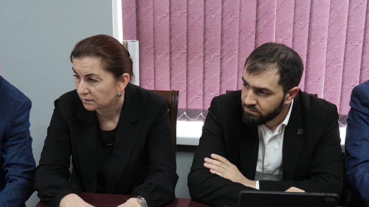 В администрации Махачкалы под председательством первого заместителя главы города Наримана Батырбиева состоялось очередное заседание рабочей группы В администрации Махачкалы под председательством первого заместителя главы города Наримана Батырбиева состоялось очередное заседание рабочей группы