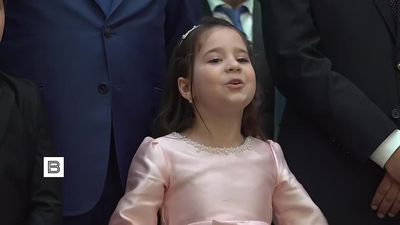 "Как только президент объявил свой указ, повсюду празднует великая страна": девочка из Дагестана прочитала Владимиру Путину стихотворение, посвященное Году единства народов России