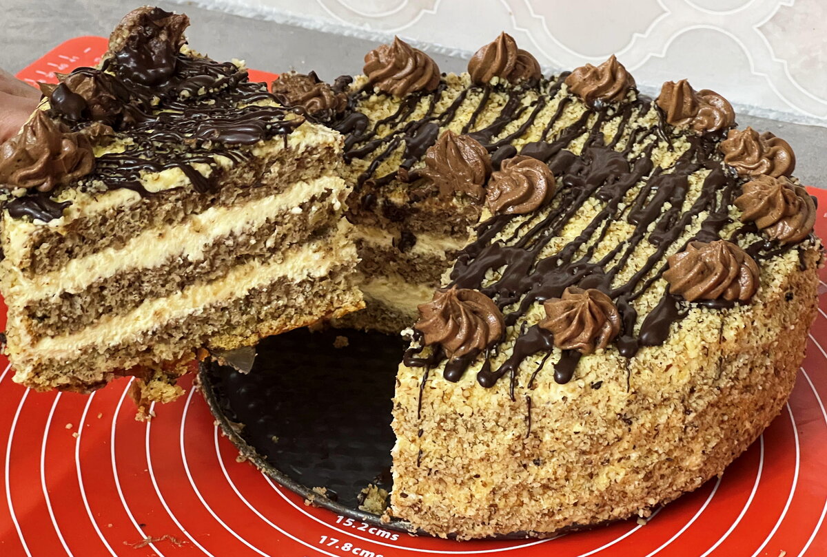 Праздничный торт «Гармония»: ореховый бисквит с кремом пломбир к чаю