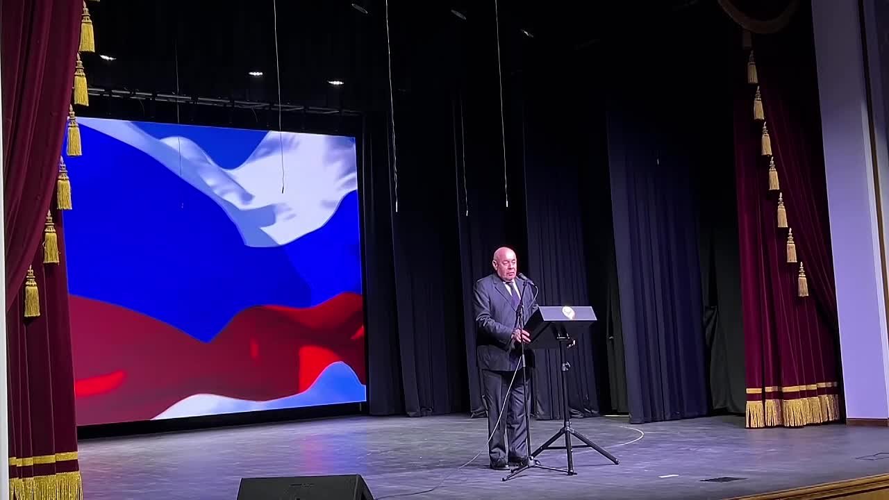 На открытии Азербайджанского театра в Дербенте выступает Михаил Швыдкой - специальный представитель Президента Российской Федерации по международному культурному сотрудничеству