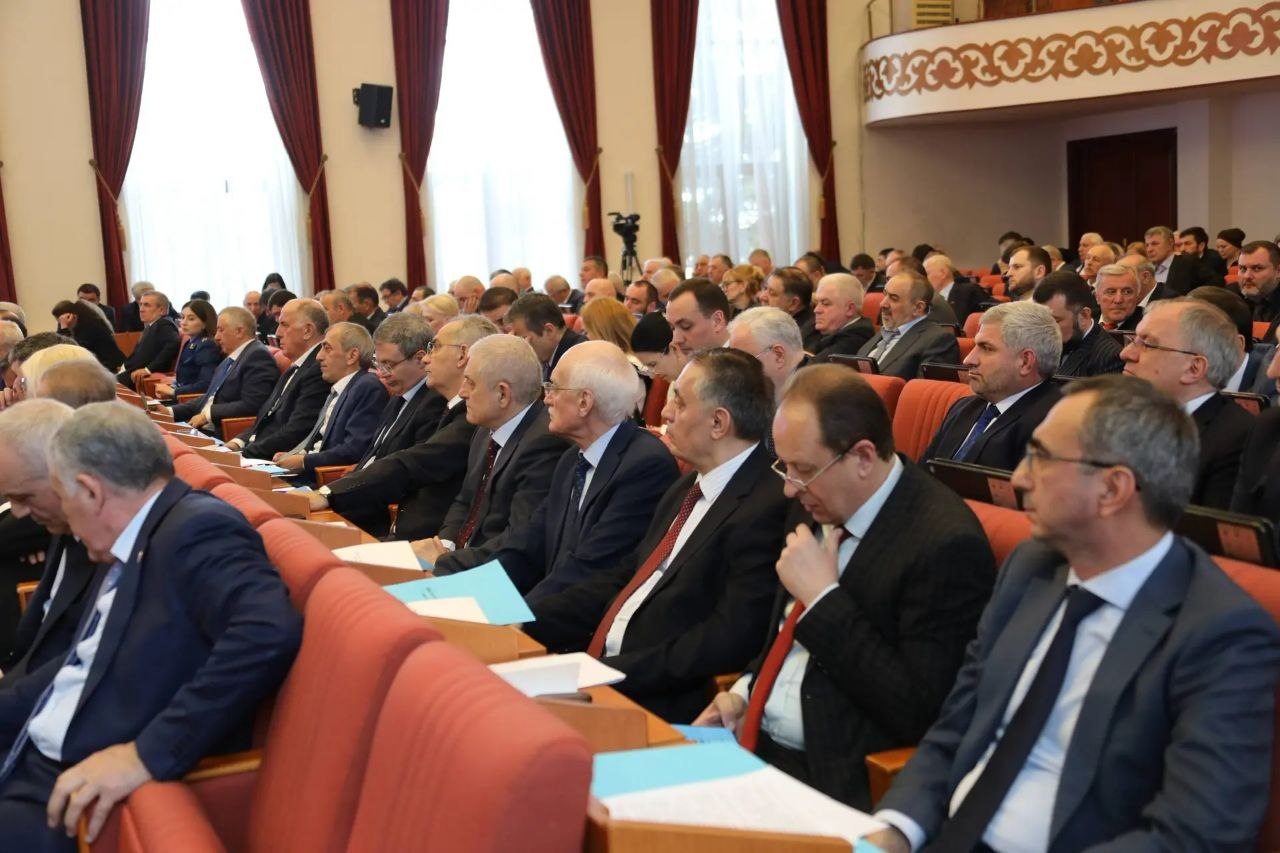 Участники Общественного и Экспертного советов при Министерстве по национальной политике и делам религий РД, представители подведомственных Миннацу региона учреждений, а также общественных организаций прокомментировали... Участники Общественного и Экспертного советов при Министерстве по национальной политике и делам религий РД, представители подведомственных Миннацу региона учреждений, а также общественных организаций прокомментировали...