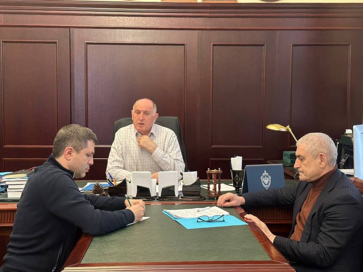 В Правительстве Дагестана обсудили вопросы связи, транспорта и цен на воду